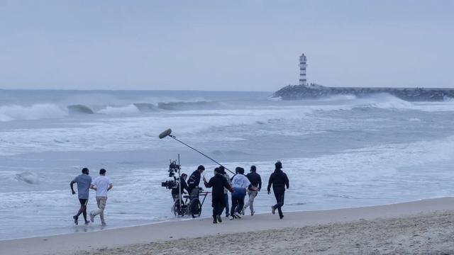 「报道」电视剧《埃博拉前线》明日开播，全景式呈现“援非抗埃”时代故事  埃博拉前线 电视剧《埃博拉前线》热播在线观看，全景式呈现“援非抗埃”时代故事 第12张