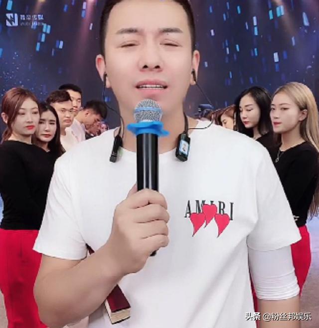 舞帝利哥连麦反诈警官老陈粉丝刷屏让他自首承诺宣传反诈知识