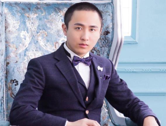 三徒弟代替“天道”出席活动，<a href='http://www.mcnjigou.com/?tags=43
' target='_blank'>散打哥</a>哽咽落泪，表态希望对方回归  <a href='http://www.mcnjigou.com/?tags=43
' target='_blank'>散打哥</a> 第4张