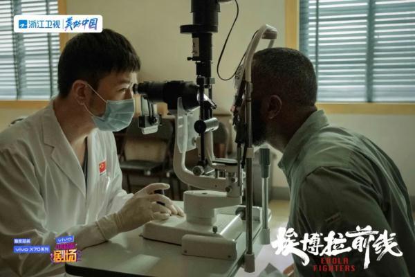 《埃博拉前线》：这些中国时代医者，不仅是逆行者，也是先行人  埃博拉前线 第8张