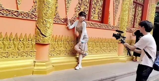 土味一姐<a href='http://www.mcnjigou.com/?tags=116
' target='_blank'>周淑怡</a>带二台景区表演土味摇，社死现场遭吐槽：太丢人  <a href='http://www.mcnjigou.com/?tags=116
' target='_blank'>周淑怡</a> 第4张
