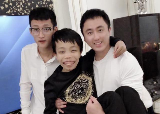 网红“外星人”力挺<a href='http://www.mcnjigou.com/?tags=43
' target='_blank'>散打哥</a>，爆出天道入狱内幕，怒斥其媳妇米菲  <a href='http://www.mcnjigou.com/?tags=43
' target='_blank'>散打哥</a> 第3张