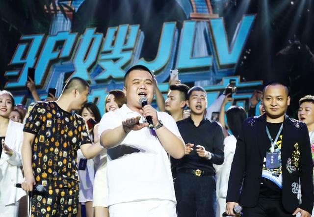 网红“外星人”力挺<a href='http://www.mcnjigou.com/?tags=43
' target='_blank'>散打哥</a>，爆出天道入狱内幕，怒斥其媳妇米菲  <a href='http://www.mcnjigou.com/?tags=43
' target='_blank'>散打哥</a> 第9张