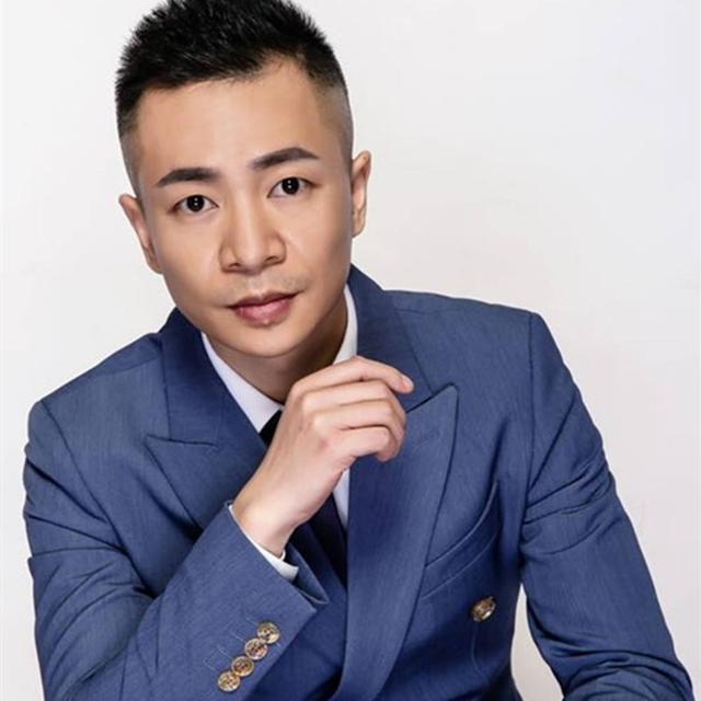 何文杰陌陌直播上演模仿秀，致敬台湾著名歌手王杰