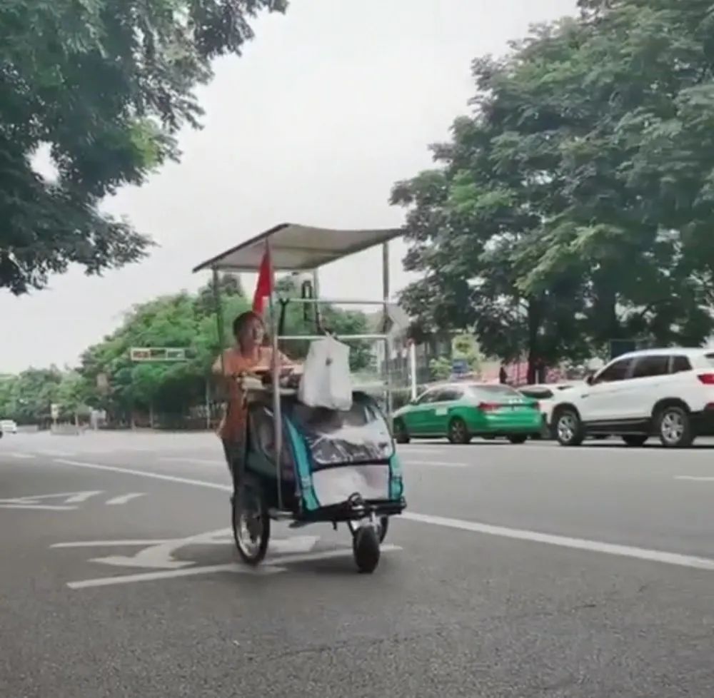 雅安街头一女网红假徒步西藏被揭穿后恼羞成怒，其男伴还恐吓网友