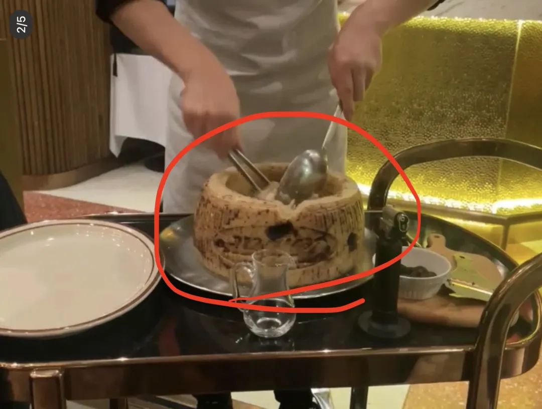 大网红白冰素质遭疑!某高档餐厅被曝用白冰咬过的芝士锅继续给其他顾客拌面 白冰 第8张 大网红白冰素质遭疑!某高档餐厅被曝用白冰咬过的芝士锅继续给其他顾客拌面 白冰 第8张