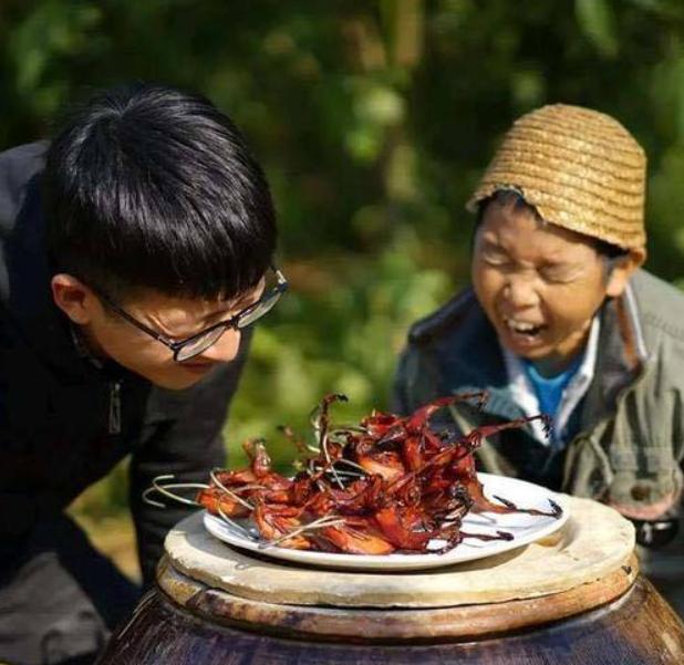 康仔农人靠笑容圈粉千万，真实身份曝光：网红竟只是副业