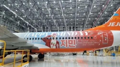 韩国“爱豆”过生日，中国粉丝定制“专属飞机”应援