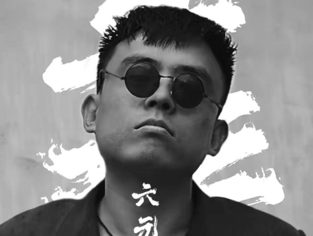 <a href='http://www.mcnjigou.com/?tags=42
' target='_blank'>二驴</a>隔空怒怼外站主播铁山靠，爆料对方挂协议，扬言“我比他牛”  铁山靠 第8张