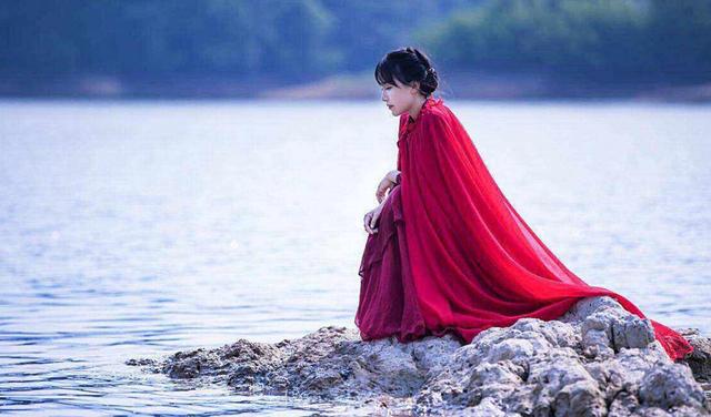 <a href='http://www.mcnjigou.com/?tags=31
' target='_blank'>李子柒</a>和办公室小野，同样是创意内容的生产者，您觉得谁将会走得更远？  办公室小野 第4张