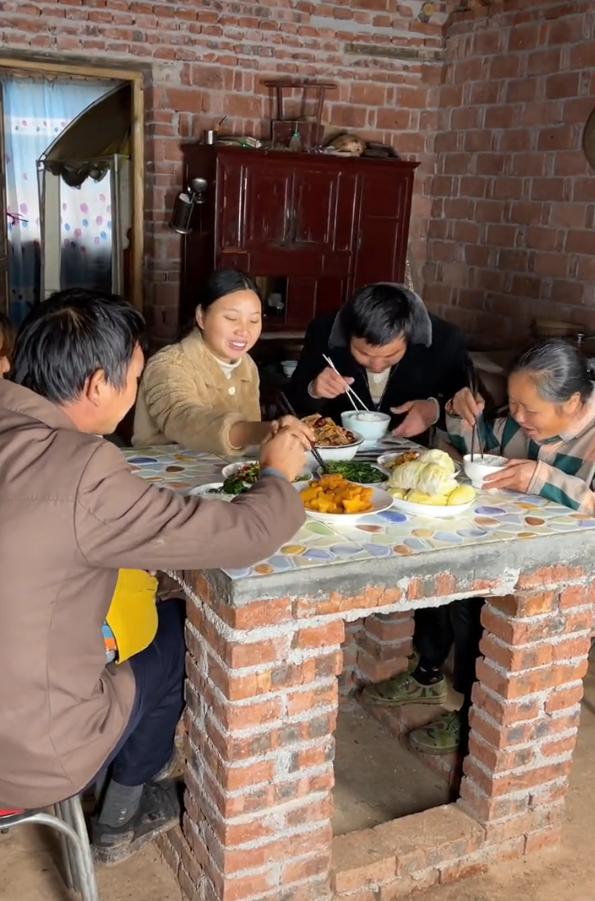 网红“牛爱芳的小春花”真实身份被曝光，是某家公司的董事长  牛爱芳的小春花 第5张